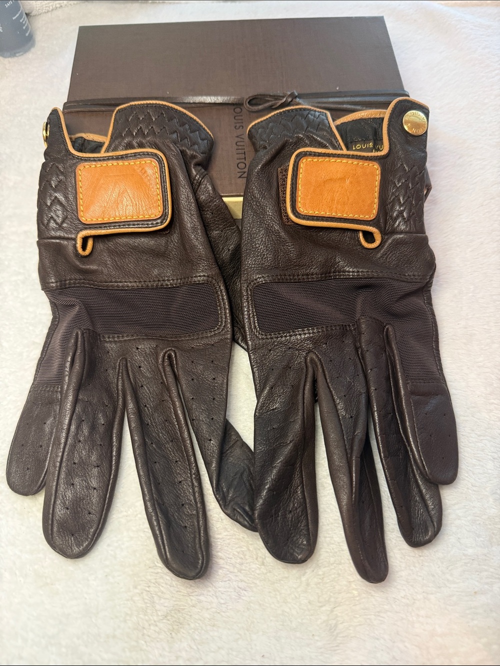 Louis Vuitton Unisex Brown & Tan Leather Golf/Driving Gloves with CoA